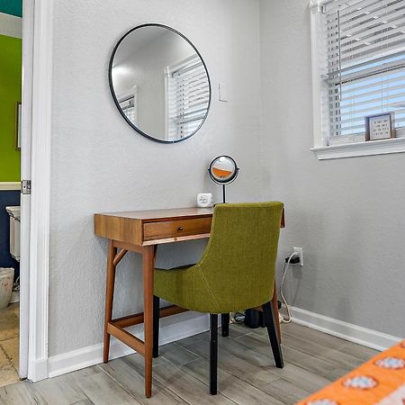 Itz A Vibe - 1 Bedroom Studio In The Heart Of Dtsp เซนต์ปีเตอร์สเบิร์ก ภายนอก รูปภาพ