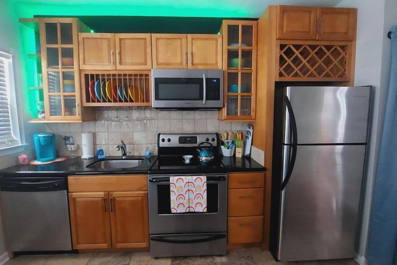 Itz A Vibe - 1 Bedroom Studio In The Heart Of Dtsp เซนต์ปีเตอร์สเบิร์ก ภายนอก รูปภาพ
