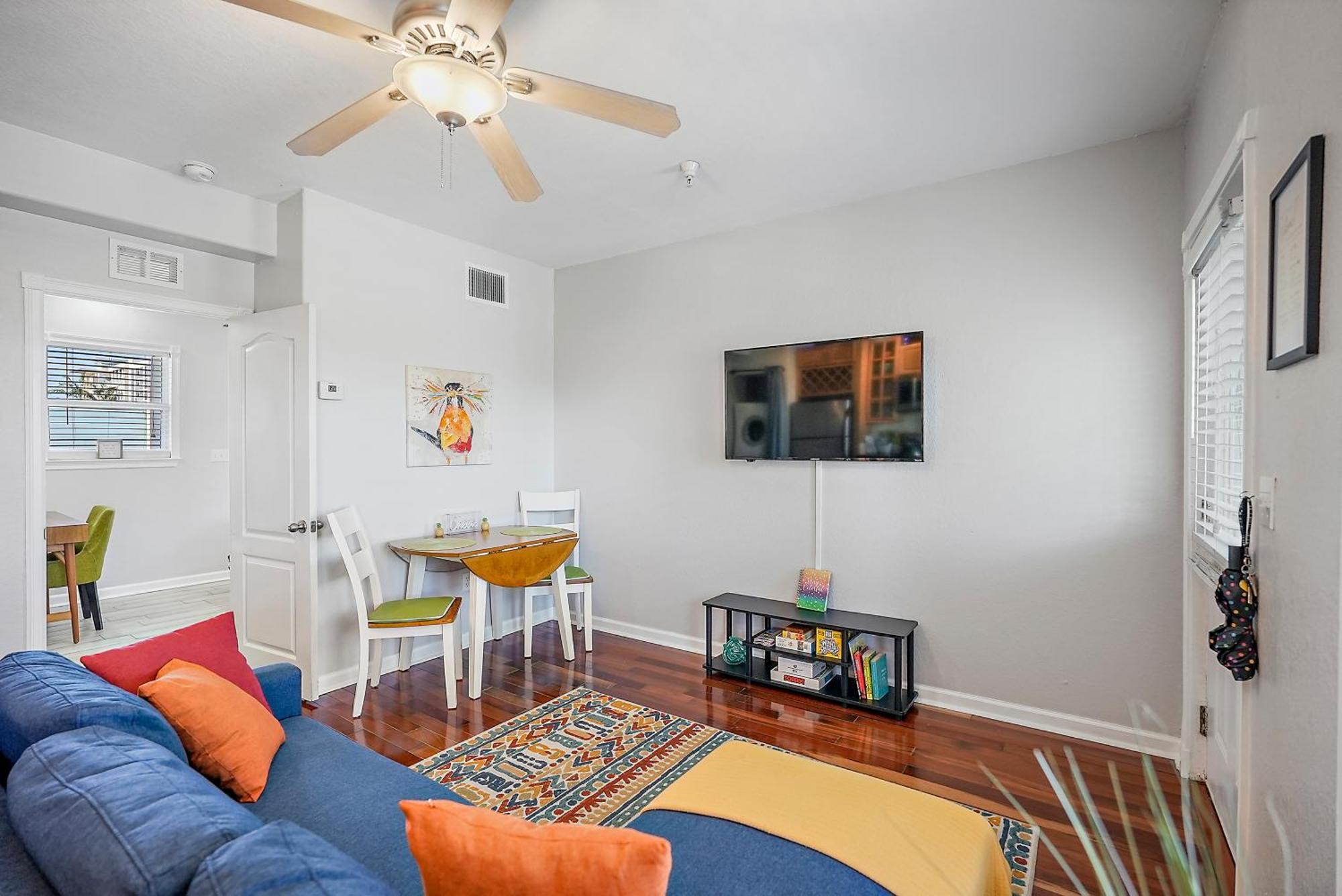 Itz A Vibe - 1 Bedroom Studio In The Heart Of Dtsp เซนต์ปีเตอร์สเบิร์ก ภายนอก รูปภาพ