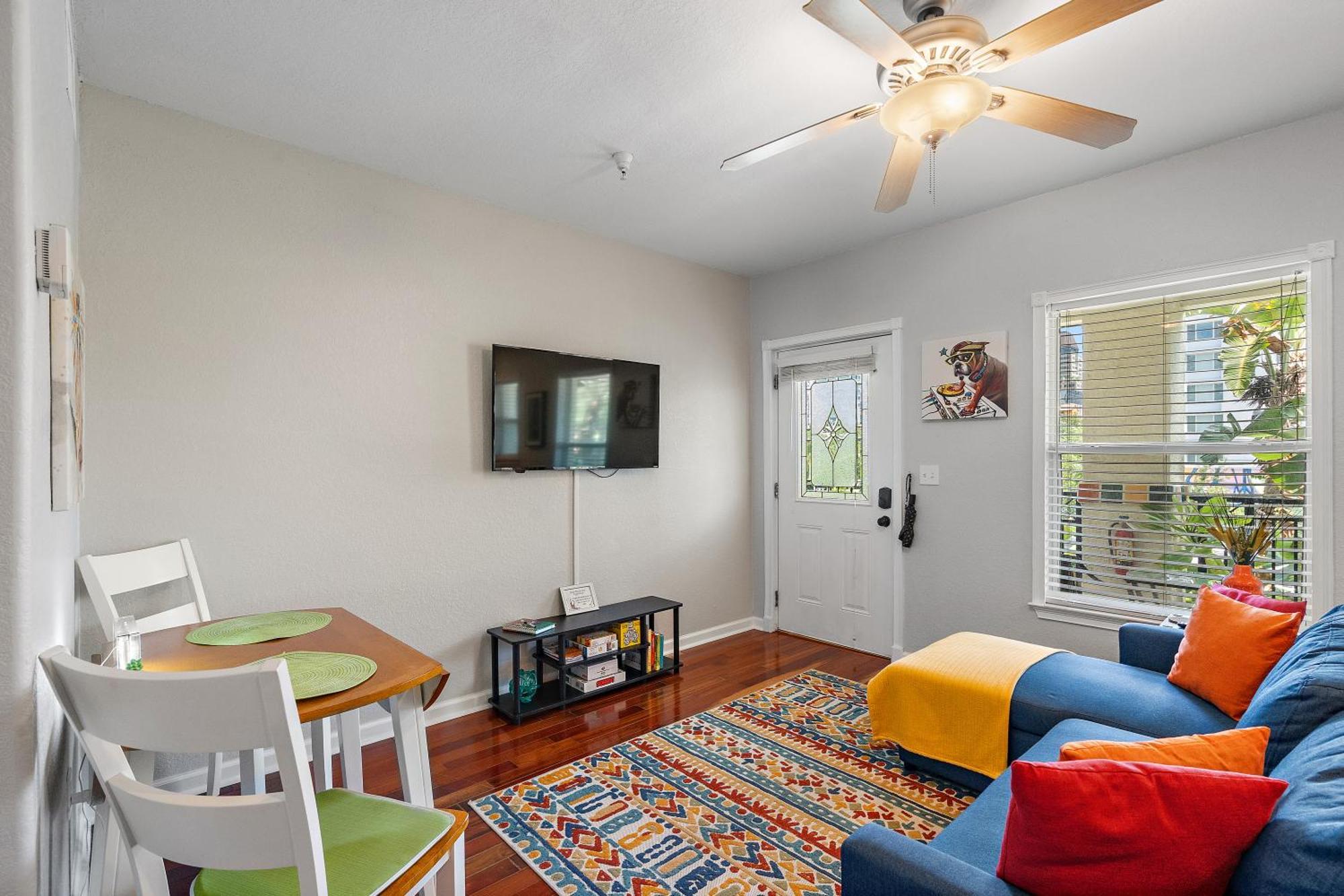 Itz A Vibe - 1 Bedroom Studio In The Heart Of Dtsp เซนต์ปีเตอร์สเบิร์ก ภายนอก รูปภาพ