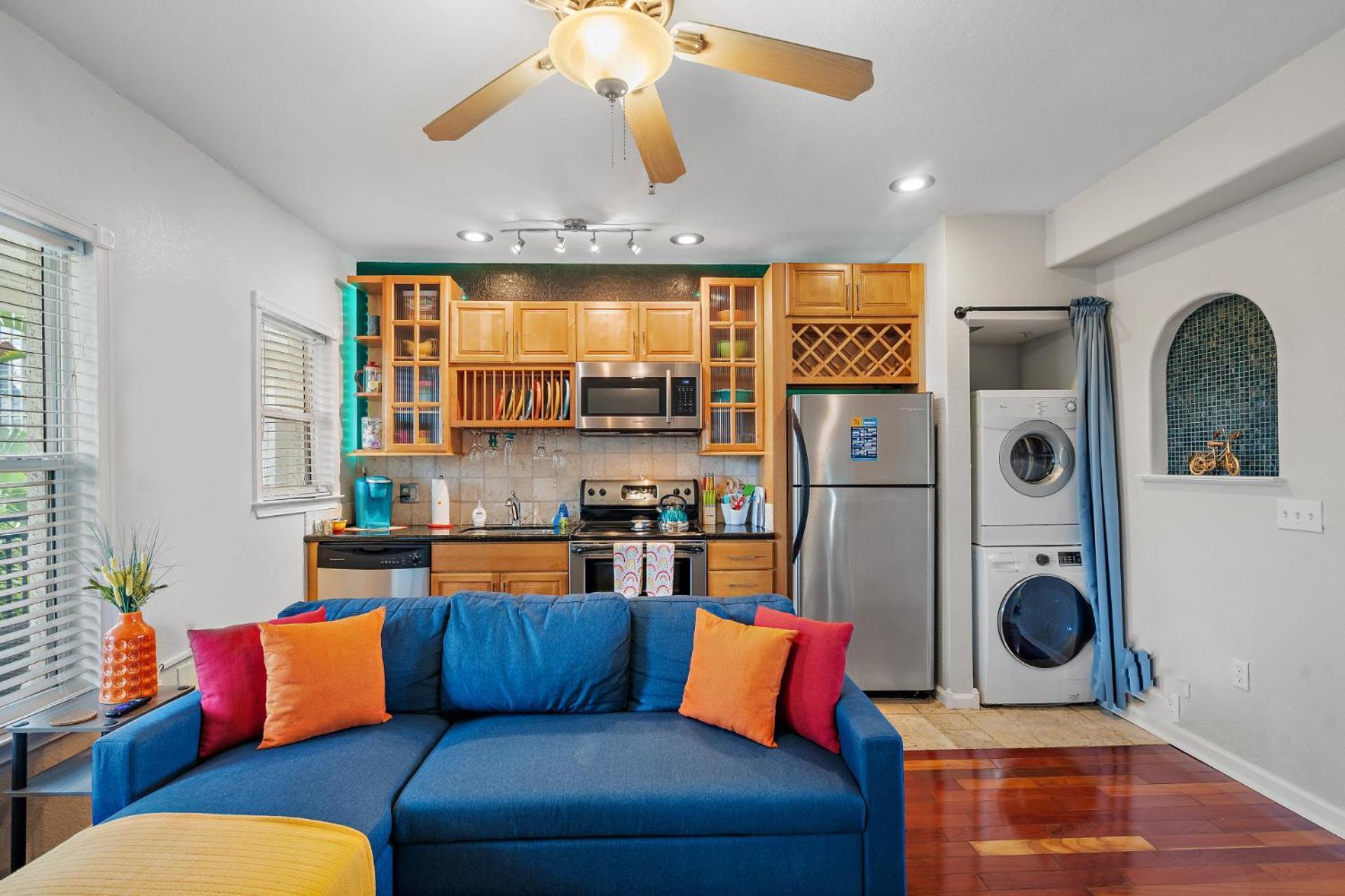 Itz A Vibe - 1 Bedroom Studio In The Heart Of Dtsp เซนต์ปีเตอร์สเบิร์ก ภายนอก รูปภาพ